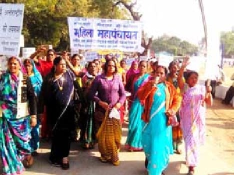 Women 's rights Awajrali elevated in women panchayat Nikaltin