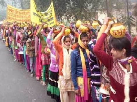 Virgin girls took the Klsyatra