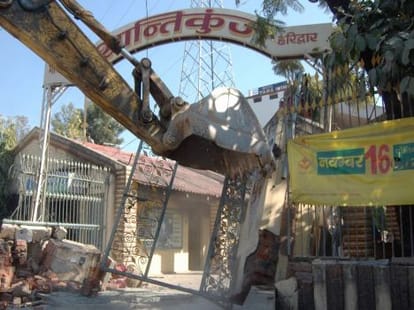police move encroachment in haridwar.