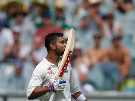 viarat gave flying kiss to anushka sharma in melbourne.