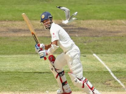 LIVE India vs Australia Test Series - Dhoni and Ashwin hold the Front on 5th Day
