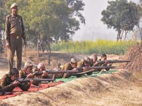 aligarh policeman fail in shooting