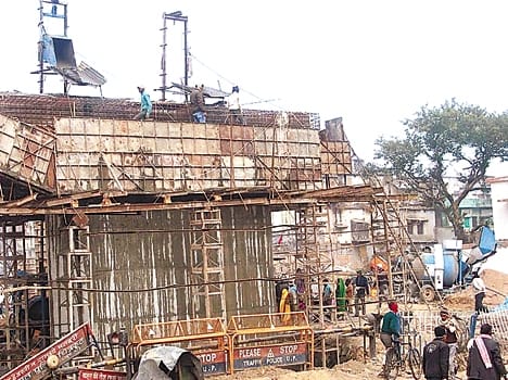 Owarabrij shrine in the New Year 's gift to the State Government