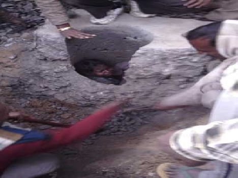 Girl falls into the pit dug for pole