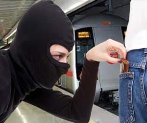 94% pickpockets nabbed in Delhi Metro are women