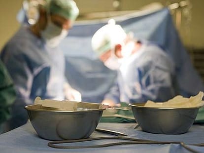 girl admit in aiims loses her kidney