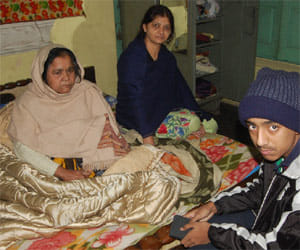 loot in ex minister's home in aligarh