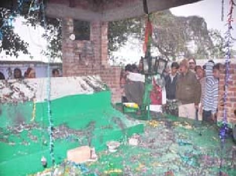 fire on religious palace