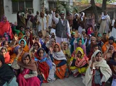 Farmers perform Collectorate