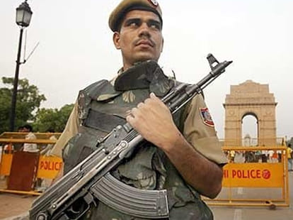 after Bangalore blast Hi-Alert declared in Delhi.