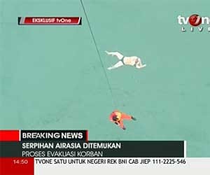 Pilot spotted bodies were holding hands in Java sea