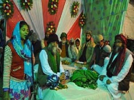 Natia Mushaira tripping people