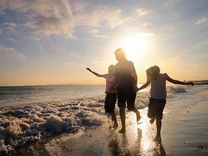 84 holidays in the year 2015.