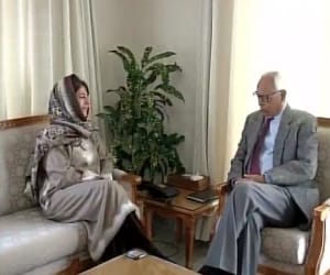 PDP President Mehbooba Mufti to meet Governor Vohra today for Government formation