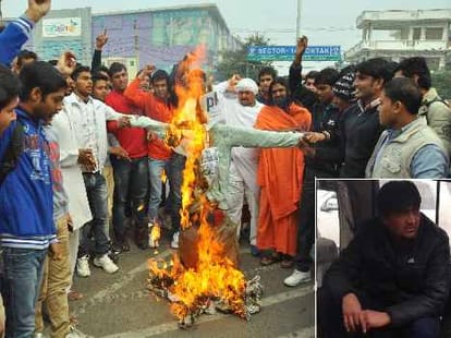 protest against aamir khan and movie pk at cinema