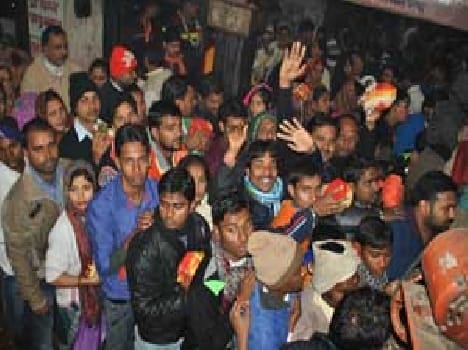 Due forehead 4 million devotees