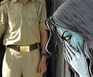 Eve Teasing in lucknow Secretariat.