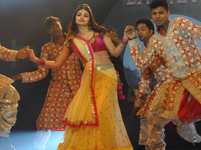 VIDEO: Prachi Dance in Country Club of new year celbration.