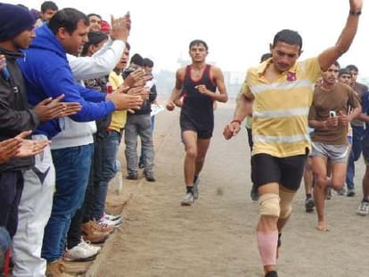 manoj watts make a record, running non stop 61 KM