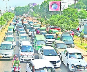 Sunday was again blocked NH-58, are creeping vehicle.
