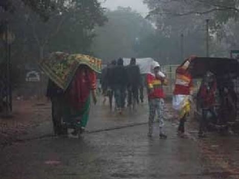 Despite bad weather descended tourists