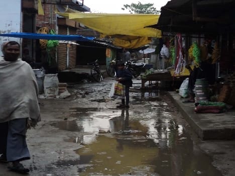 There rimjhim day disrupted by rain