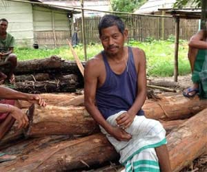 why bengali and muslim often die in riot?