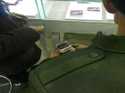 man gifts his wife a diamond ring post 50 years of marriage