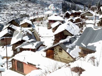 snowfall in chardham, temprature down in uttarakhand.