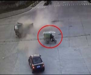 lorry smashing each other 