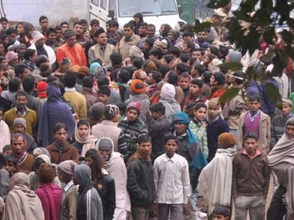 disturbance in binawar badaun.