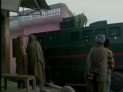 Two Army jawans killed in firing by Pakistan at Line of Control in Tangdhar 