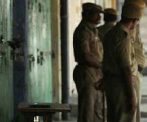 two stations police did not remove dead body from the bag in delhi.
