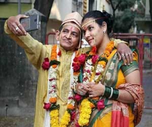 weird marriage selfie