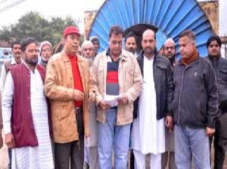 congress workers give memorendam