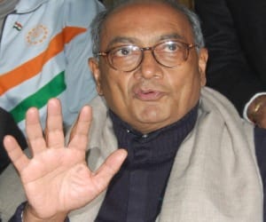 Digvijay Singh and Shashi Tharoor attacked by Congress man.