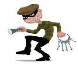 Railway employees were stolen, caught.