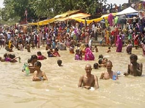 Devotees took a dip in the Ganges