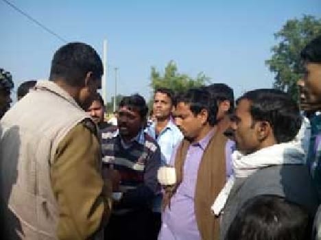 Mirganj station besieged by traders