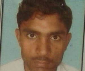 Auto driver is killed mercilessly.