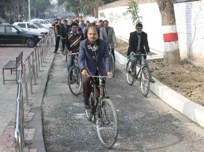 Triyal of cycle track on Kalidas marg.