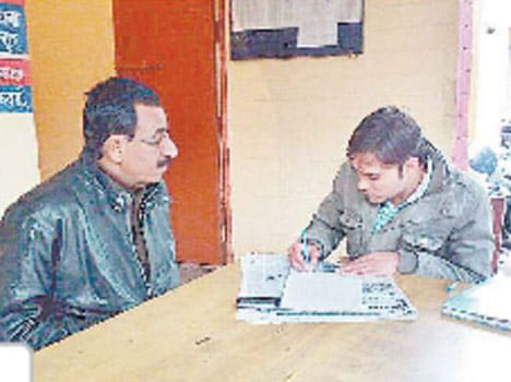 Inspector Robbed with Family in his duty area