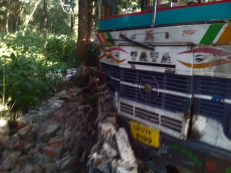 truck accident one died at kangra.
