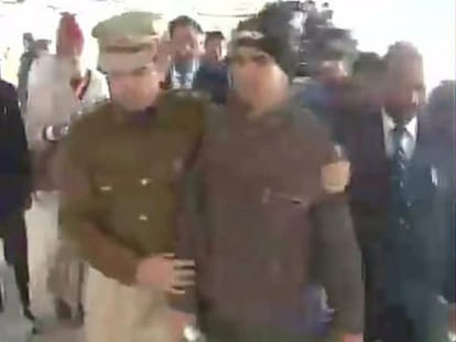 In Patna shoe thrown at Bihar CM Jitan Ram Manjhi.