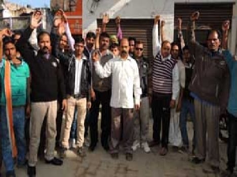 Traders perform on rent