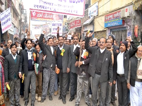 brashtachaar kai khilaaf sadhko per utrai loog