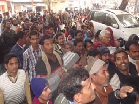Queues at gas agencies for booking