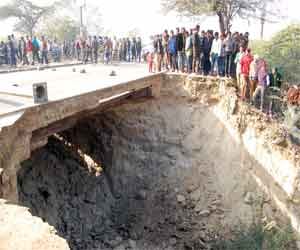 NH-24 sunk, 9 hours jam.