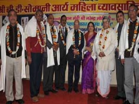 Famous businessman Dinanath jhunjhunwala with navratna
