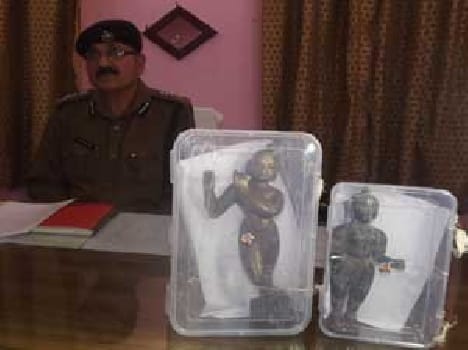 Three people arrested with two statue of Ashtdhatu